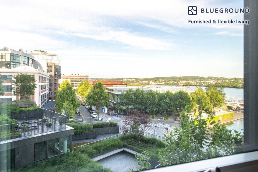 Building Photo - 3 Tingey Sq SE