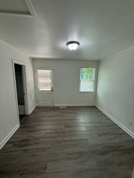 Building Photo - 605 Betty St