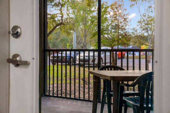 Building Photo - 2602 Cabin Ct