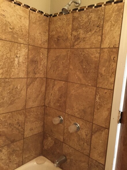 Building Photo - 920 W 3rd St