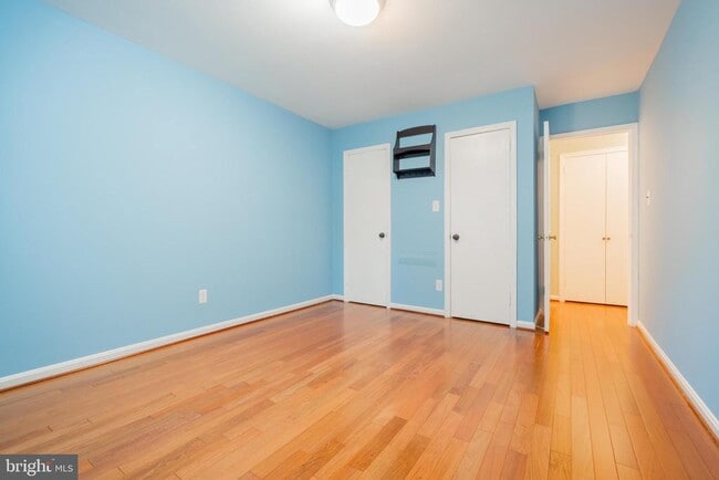 Building Photo - 2426 Falls Pl Ct
