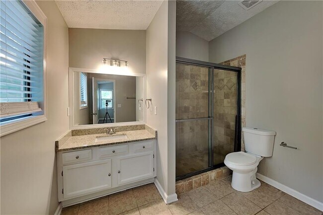 Building Photo - 815 Riverstone Ln