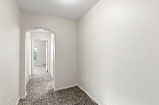 Building Photo - 6211 Stone Hill Rd