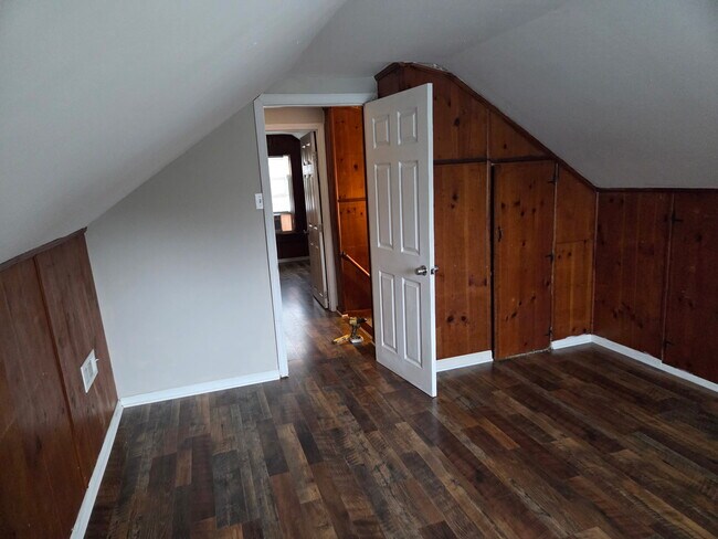 Building Photo - 4879 Charlotte Dr