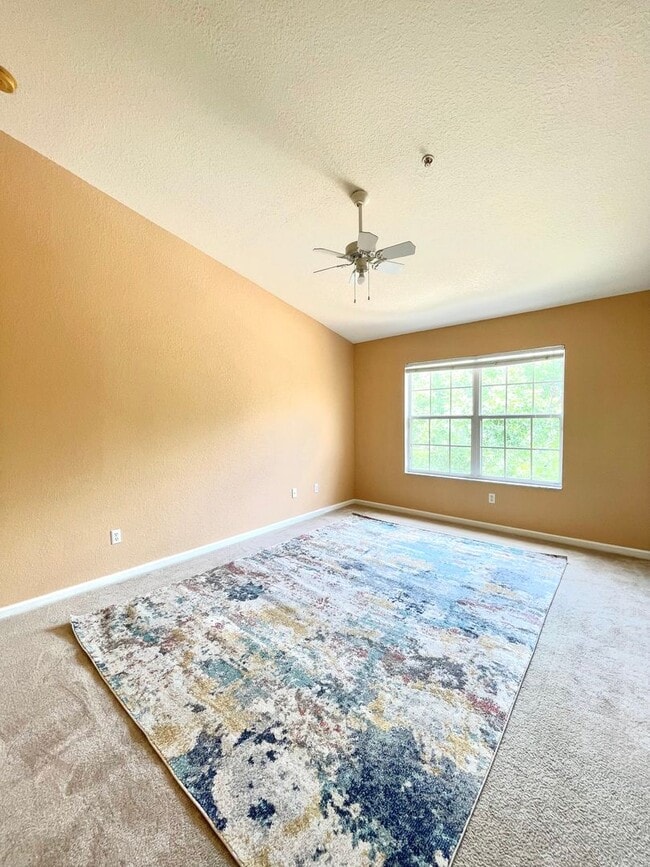 Building Photo - $1,690 2 BED / 2.5 BATH - 2 Story Townhouse