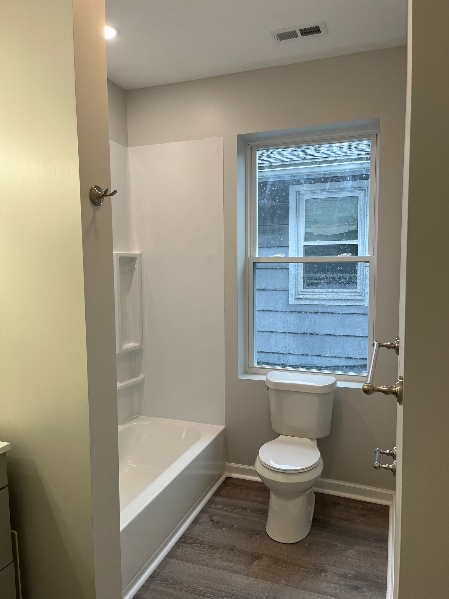 Building Photo - 17 W Main St