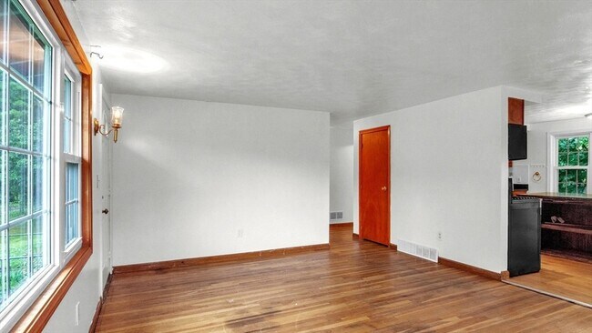 Building Photo - 73 Summit Dr