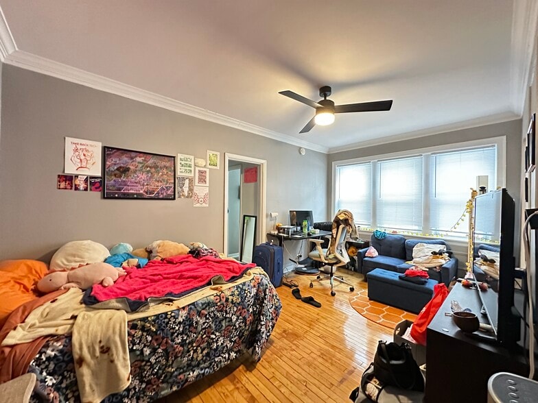 Building Photo - 5516 N Kenmore Ave