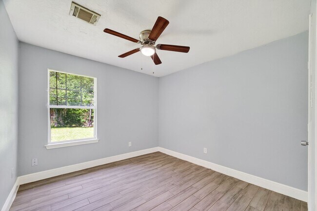 Building Photo - 3031 Groton Dr