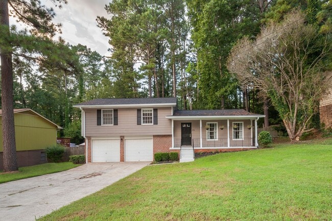 Building Photo - Spacious 3bd/2ba w/ 2 Car Garage and Large...