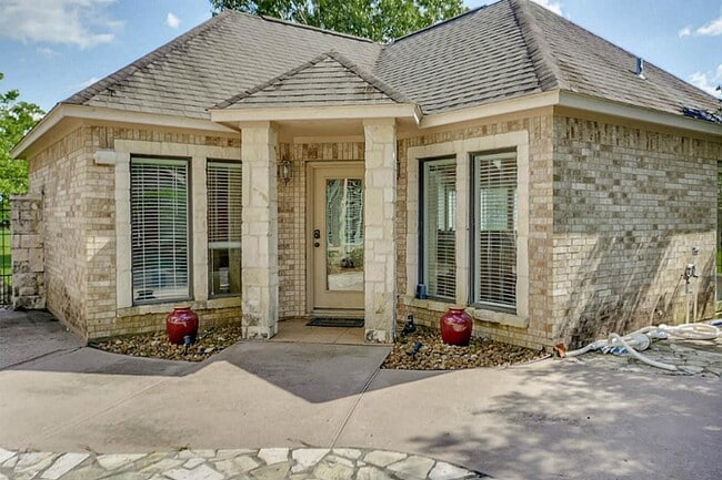 Building Photo - 58 Lake Rd