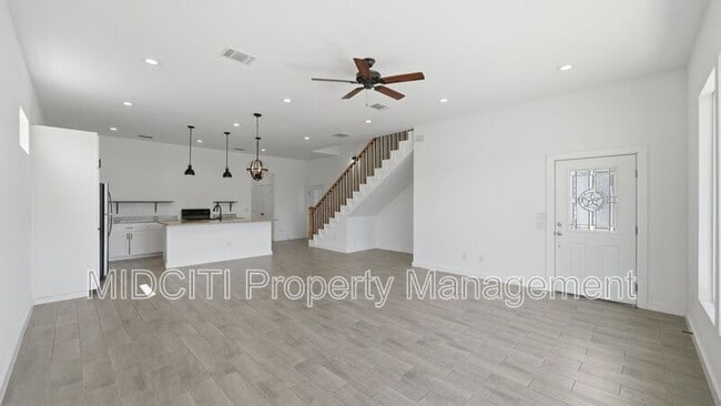 Building Photo - 893 E Mather St