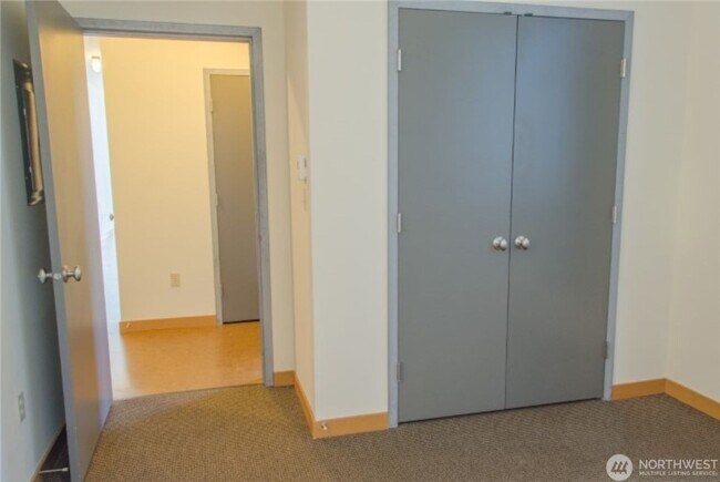 Building Photo - 2Bd/2Ba Seattle Condo