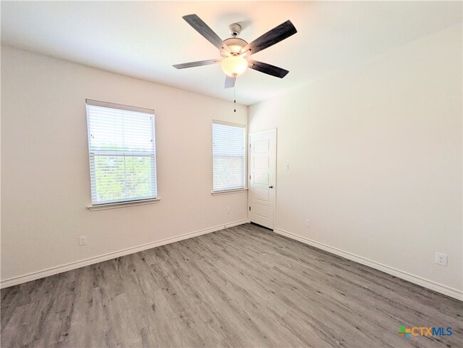 Building Photo - 360 Caveside Dr