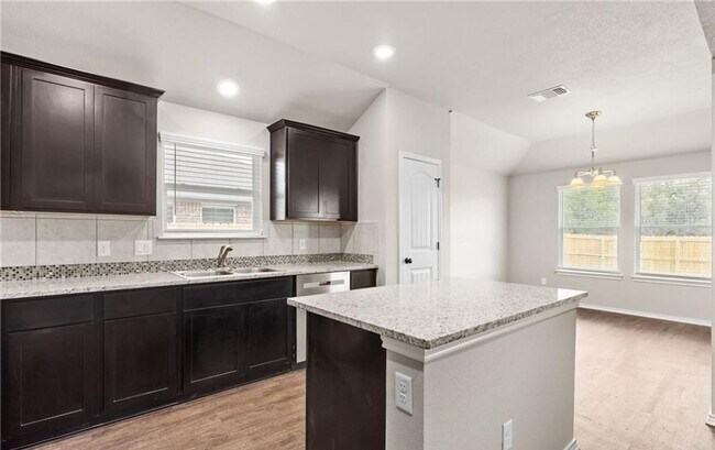 Building Photo - Beautiful Like New Home in Copperas Cove w...