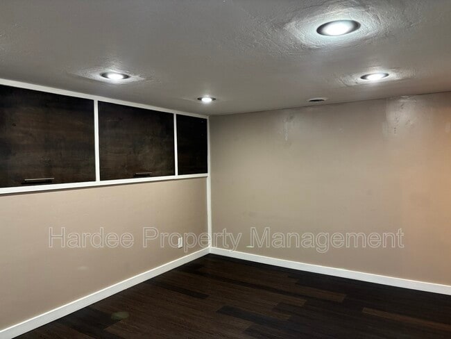 Building Photo - 1519 W Sherman St