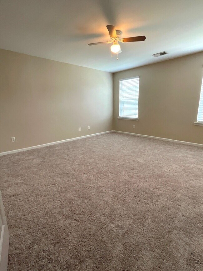 Building Photo - Great Amenities