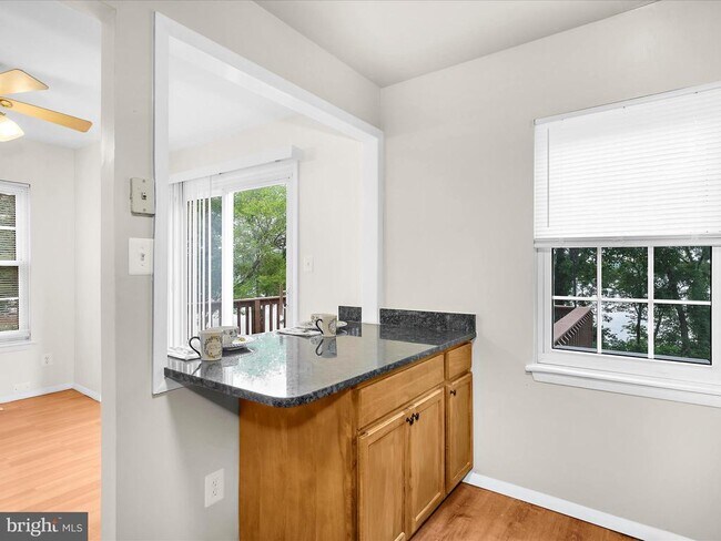 Building Photo - 855 De Franceaux Harbour