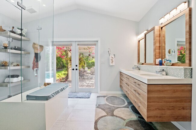Building Photo - Stunning 4BR/3BA Pool Home with Outdoor Oa...