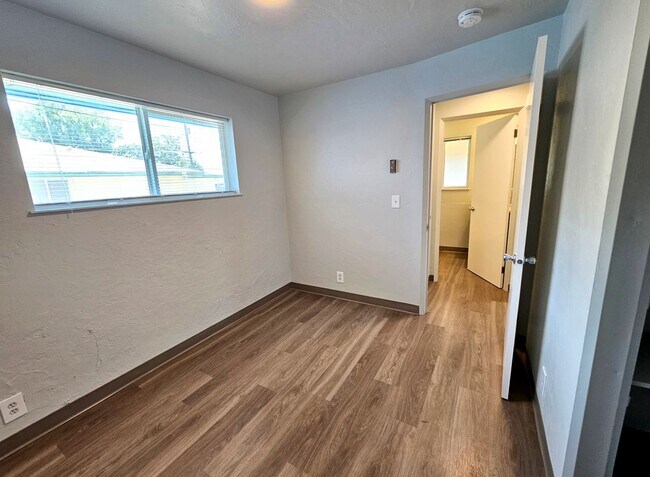 Building Photo - 17115