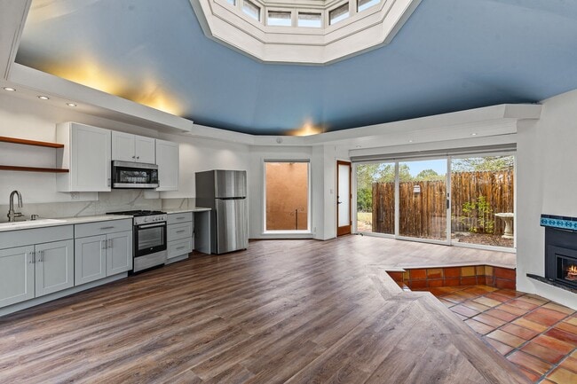 Building Photo - Peaceful Octagonal Studio in Sol Y Lomas