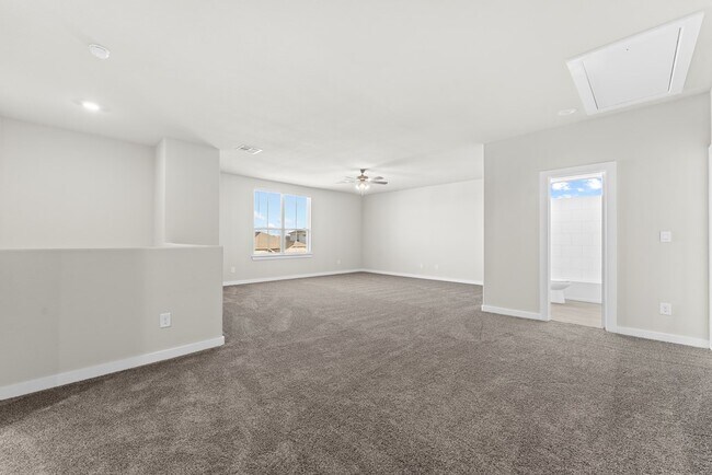 Building Photo - 2106 Somerset Dr