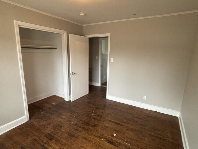 Building Photo - 917 Cherry Rd