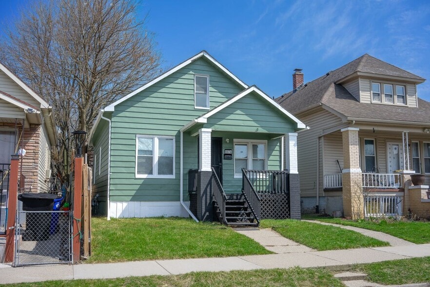 Building Photo - 6074 Tarnow St