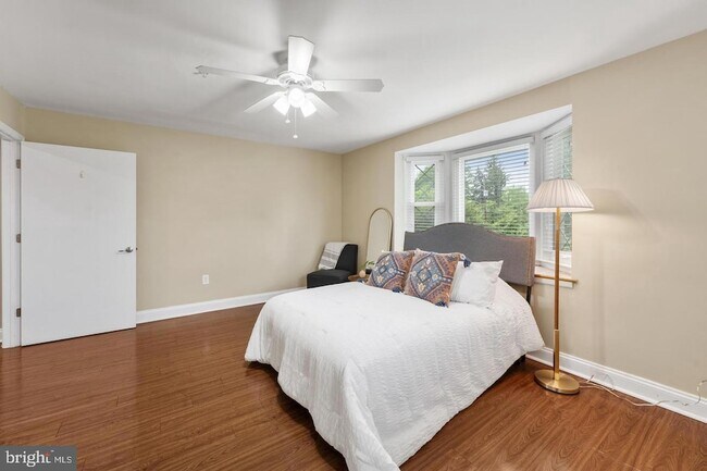 Building Photo - 9201 Rosemont Dr