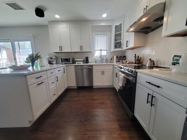 Building Photo - 42 Mariners Ln