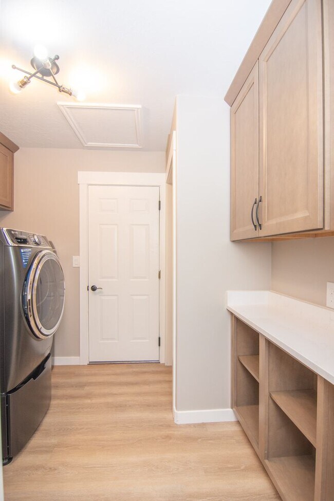 Building Photo - Bountiful Home w/ 2 Car Garage, EV Charger, & Updated Remodeling