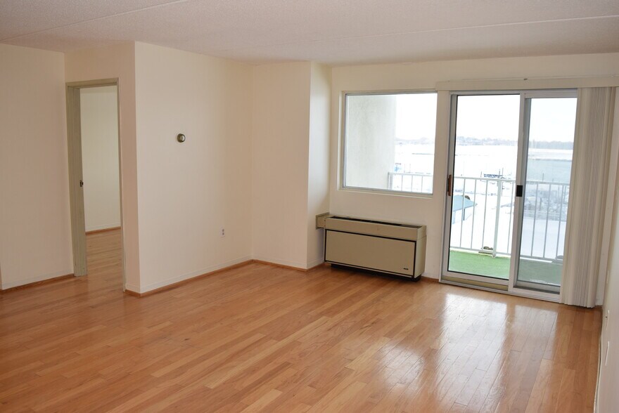 Building Photo - 200 Cove Way