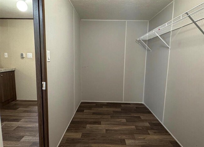 Building Photo - 104 Dockal Dr