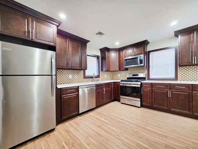 Building Photo - 18 Bergen Ave