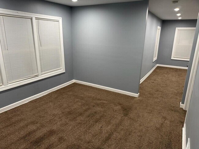 Building Photo - 12005 S La Salle St