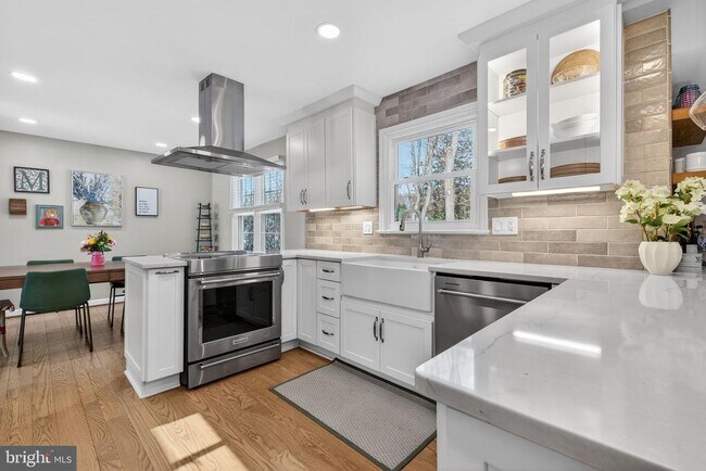 Building Photo - 11922 Holly Spring Dr