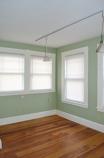 Building Photo - $1600 - 2BRM - 900ft2 - Bangor – Cumberlan...