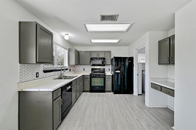 Building Photo - 102 Cannery Cove