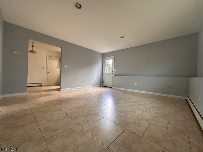 Building Photo - 14 Orchard St