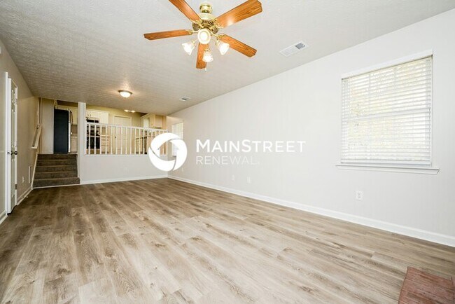 Building Photo - 3 Bedroom Pet-Friendly Home in ELLENWOOD, GA with Main Street Renewal