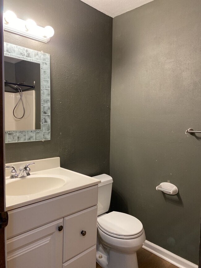 Building Photo - STUDENTS WELCOME! 4 Bed 3 Bath Home in West Ft Collins w/ Garage and Fenced Yard - Lawn Care Incl...