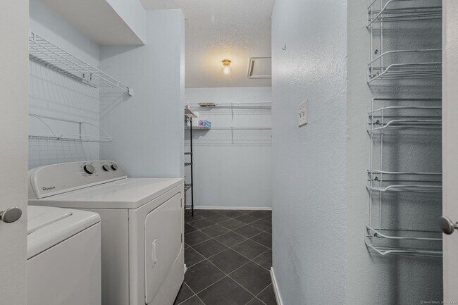 Building Photo - 33 Crown Knoll Ct