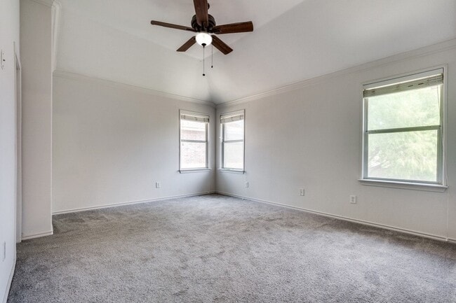 Building Photo - 320 S Mesa Verde Way