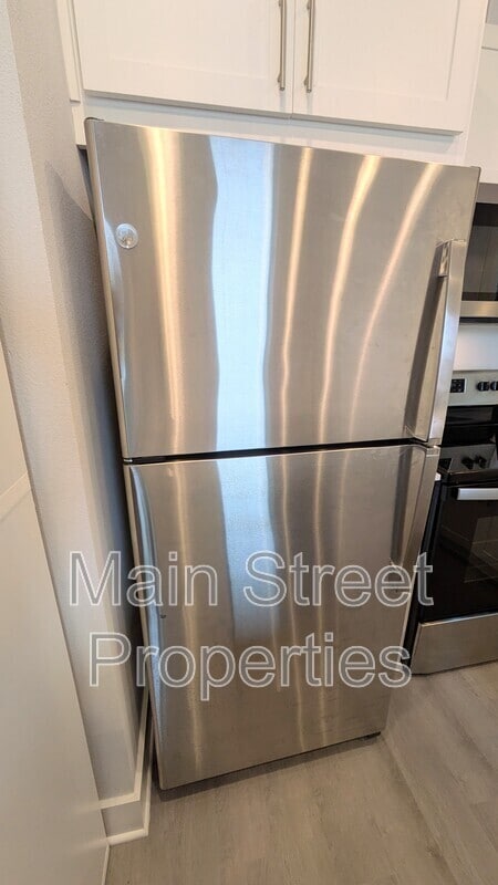 Building Photo - 379 S Clubbs St