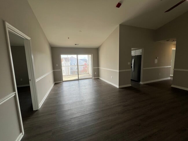 Building Photo - 305 Rain Water Way