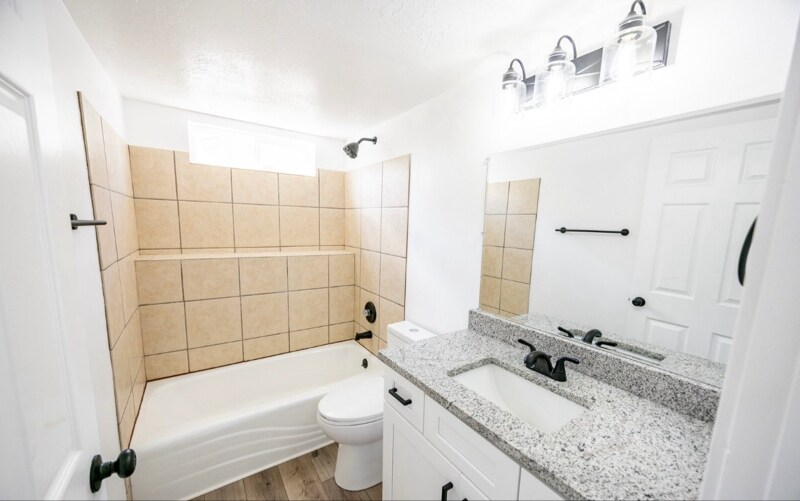 Building Photo - 465 S 100 E St