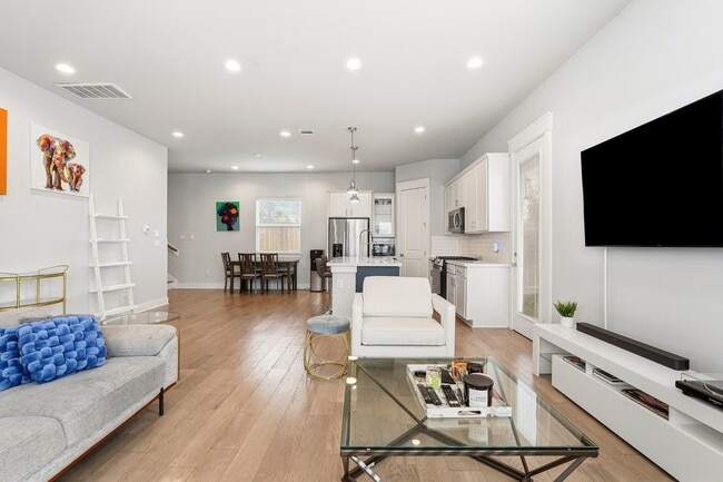 Building Photo - 3113 Paul Quinn St