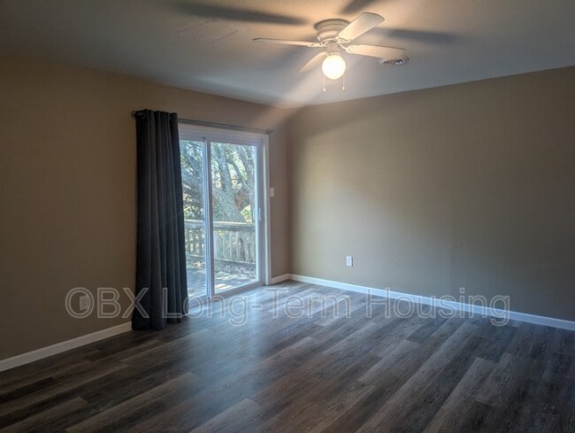 Building Photo - 207 Pine Grove Trail