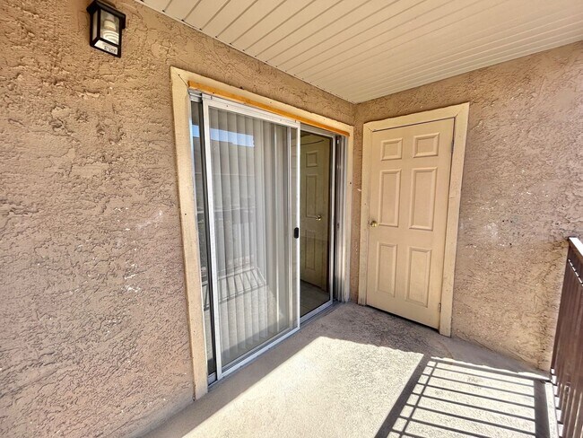 Building Photo - ADORABLE 2 BEDROOM 2 BATHROOM 1ST FLOOR CONDO