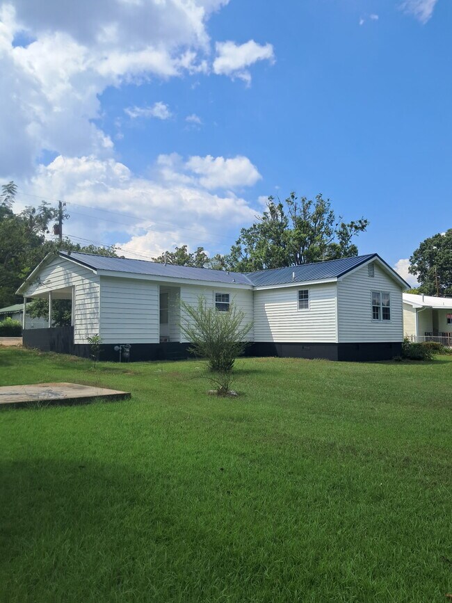 Building Photo - 806 Miller Ave